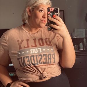👗 “Dolly For President” Tee